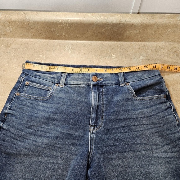 American Eagle Shorts Women 14 Blue Denim The Dream Short Curvy Midi Distressed - Picture 6 of 13